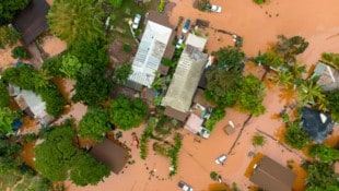 Auf der Inselgruppe Hawaii sind Tausende Menschen wegen Überschwemmungen evakuiert worden (im ...
