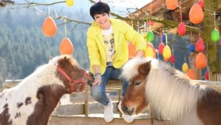 Francine Jordi und das Gut Aiderbichl passen einfach zusammen. An einem sonnigen Nachmittag ...