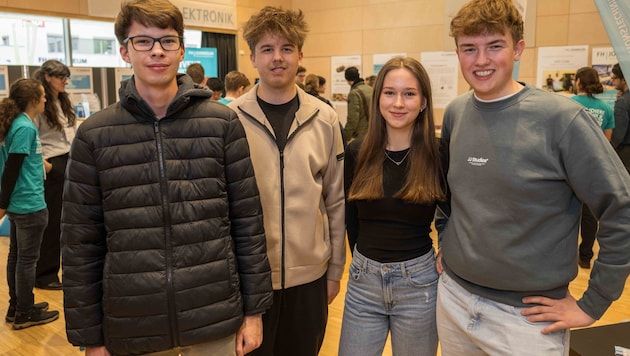 Samuel, Niklas, Machaela und Tobias (v. l.) informierten sich rund ums Studium an der FH ...