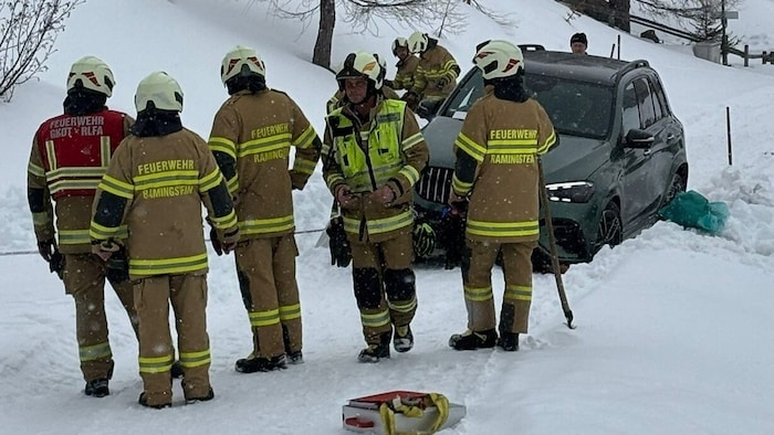 Die Feuerwehr im winterlichen Einsatz.