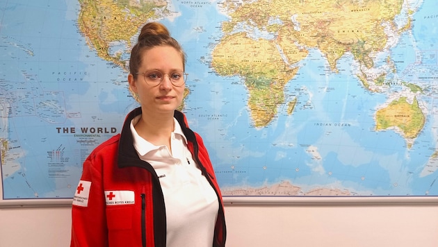 Magdalena Penninger (34) aus Wartberg an der Krems vor einer Weltkarte. Sie ist gerade trotz des ...