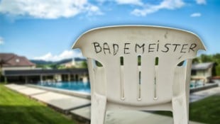 Weil man in Krumbach keinen Bademeister gefunden hat, dürfen die Gäste jetzt gratis ins ...