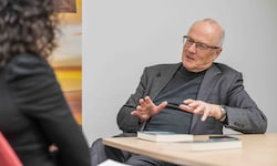 Schweigen ist Gold? Nicht immer, manchmal ist es sogar tödlich, sagt Psychiater Reinhard Haller ...