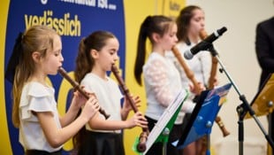 Junge Musikschülerinnen umrahmten die Programmpräsentation der Kulturregion.