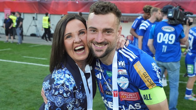 Kapitän Jürgen Heil ist einer der Lieblingsspieler von Hartberg-Präsidentin Brigitte Annerl.