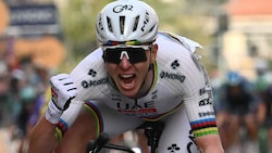 Auch ein Sturz hat Tadej Pogacar nicht stoppen können. 