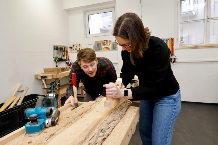 In Kursen leitet Lorenz Neubauer Anfänger an