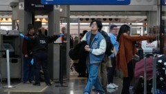 Derzeit müssen Fluggäste lange darauf warten, durch die Sicherheitskontrolle auf US-Airports zu ...