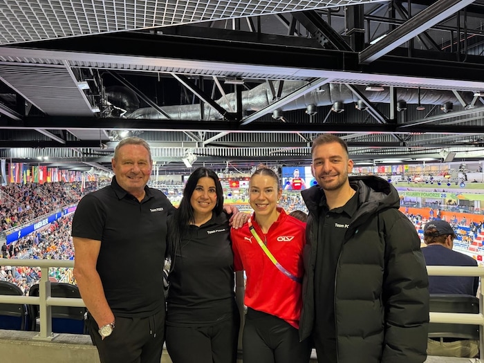 Papa Dietmar, Mama Teresa und Freund Joel drückten Isabel vor Ort die Daumen.