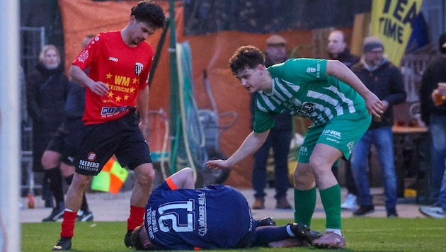 Neumarkt (li. Erhard) und Henndorf (Goalie Sallaberger, Gruber) trennten sich 1:1