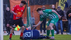 Neumarkt (li. Erhard) und Henndorf (Goalie Sallaberger, Gruber) trennten sich 1:1