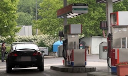 Sloweniens Regierung geht gegen die vielen Tanktouristinnen und Tanktouristen vor – und zwar mit ...