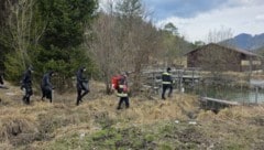 Einsatzkräfte durchsuchten Wälder und auch Teiche nach der Vermissten.