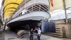 Thalia in der Werft vor dem Fluten. Kapitän Franz Brauner und Wörthersee Schifffahrt...