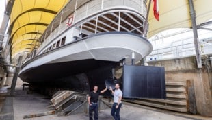 Thalia in der Werft vor dem Fluten. Kapitän Franz Brauner und Wörthersee Schifffahrt...