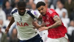 Kevin Danso (links) und Tottenham schlittern immer tiefer in die Krise. 