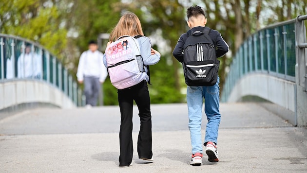Soll ein Taferlklassler eine sprengelfremde Volksschule besuchen, braucht es Zustimmung der ...