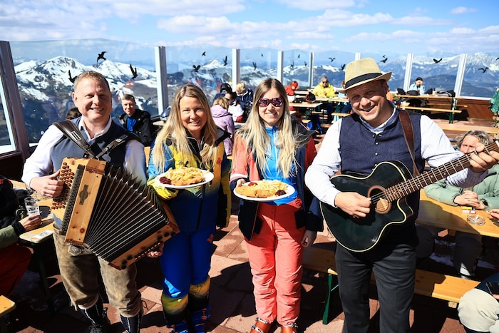 Die „Fuchsbuam“ sorgten im Bergrestaurant Pengelstein für zünftige Stimmung. Das freute nicht ...