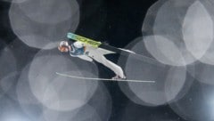 Kacper Tomasiak stürzt in der Skiflug-Qualifikation heftig. 