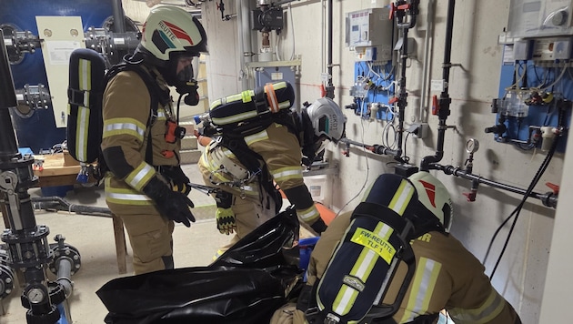 Mit spezieller Ausrüstung brachte die Feuerwehr die Lage unter Kontrolle.