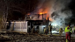 Die Löscharbeiten dauerten etwas mehr als eine Stunde.