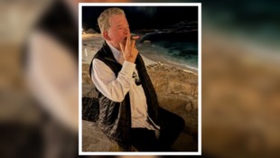 William Shatner feierte seinen 95. Geburtstag mit einer Zigarre am Strand. 