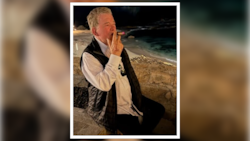 William Shatner feierte seinen 95. Geburtstag mit einer Zigarre am Strand. 