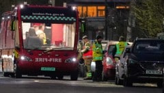 Die Täter setzten nach einem Feuer-Anschlag auf eine Londoner Synagoge auch Rettungsfahrzeuge ...