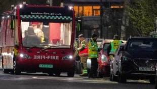 Die Täter setzten nach einem Feuer-Anschlag auf eine Londoner Synagoge auch Rettungsfahrzeuge ...