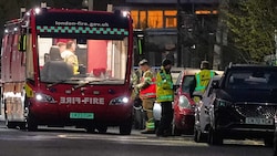 Die Täter setzten nach einem Feuer-Anschlag auf eine Londoner Synagoge auch Rettungsfahrzeuge ...