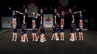Mit beeindruckenden Figuren und starken Sprüngen verwandelten die Cheerleader das Multiversum in ...