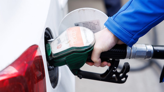 Tanken als teures Hobby: Trotzdem bleibt das Auto den Österreichern wichtig.