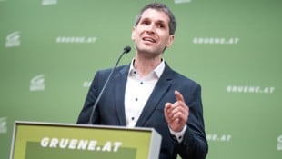 Lukas Hammer, Nationalrat für die Grünen, will wissen, wie in Österreich mit PFAS-Chemikalien ...