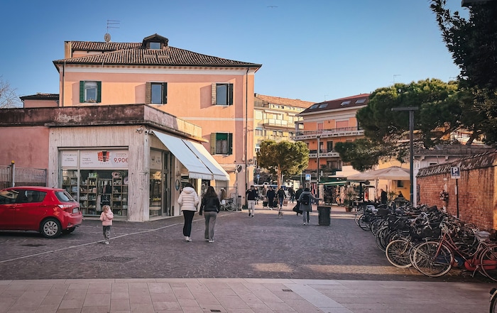 Kleine Gassen laden zu Erkundungstouren und Kaffee-Pausen ein.