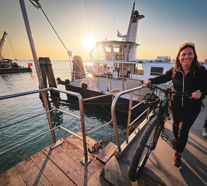 Im Sonnenuntergang geht es mit der Fähre wieder zurück.