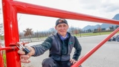 Sebastian Mayr-Ziegler mit dem manipulierten Schloss