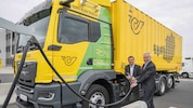 Premiere beim Post-Logistikzentrum Kalsdorf: Der erste E-Lkw geht in Betrieb. Am Foto: ...