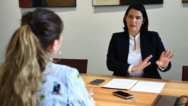 Redakteurin Nadine Isser im Gespräch mit Tiroler WK-Präsidentin Barbara Thaler.