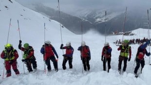Mehr als 100 Einsatzkräfte waren am Samstag im Ridnauntal im Lawineneinsatz.