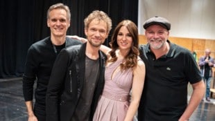 Manager René Voak (li.) mit seinen „Schützlingen“ Thommy Ten &amp; Amélie van Tass beim ...