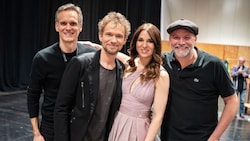 Manager René Voak (li.) mit seinen „Schützlingen“ Thommy Ten &amp; Amélie van Tass beim ...