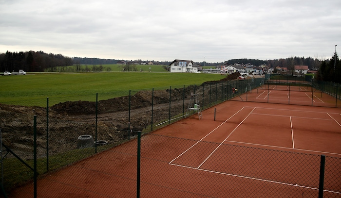 Neben der Sportanlage in Seekirchen soll das Bad entstehen.