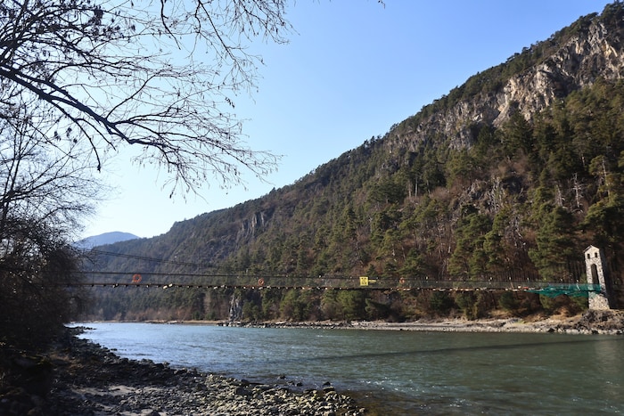 Auf100 Metern überspannt die Hängebrücke den Inn.
