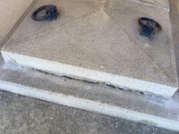 Beschädigtes Grab am Friedhof in Korneuburg