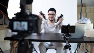 amenic181 - stock.adobe.com Wer mit Social Media verdient, muss auch zahlen.