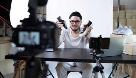 Wer mit Social Media verdient, muss auch zahlen.