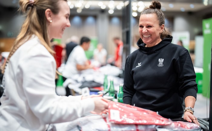 Ihr Lächeln verliert Frohnatur Claudia Riegler (re.) selten.