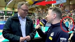 Thüringen-Ministerpräsident Mario Voigt kurz vor dem „Einschlag“ ...