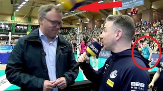 Thüringen-Ministerpräsident Mario Voigt kurz vor dem „Einschlag“ ...