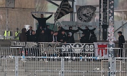Die wenigen mitgereisten Altach-Fans benahmen sich daneben.